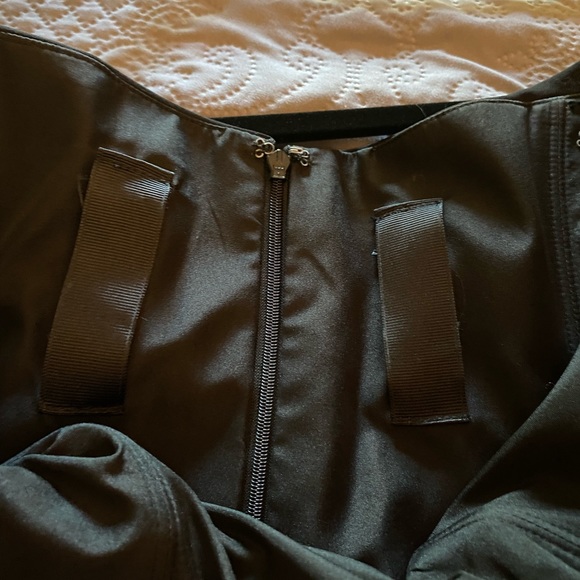 Formal dress - Picture 5 of 5